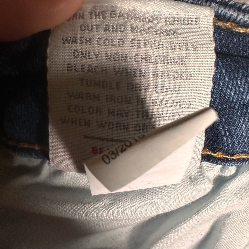 Torrid  size 22S light wash distressed denim Bermuda shorts.EUC - Picture 6 of 11